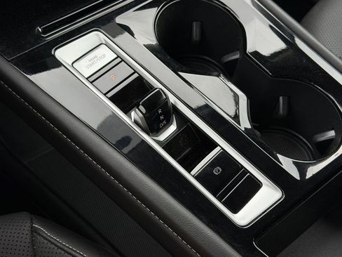 Used 2024 Volkswagen Atlas SE image 25