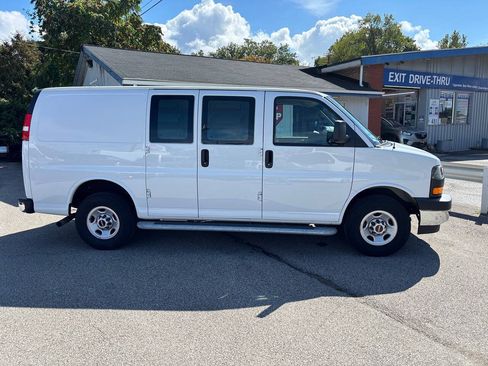 Used 2024 GMC Savana 2500 w/ Driver Convenience Package RWD image 2