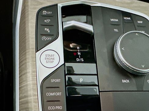 Used 2025 BMW 330i Sedan w/ Convenience Package image 25