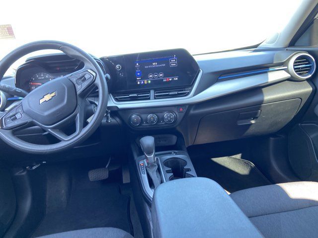 Used 2025 Chevrolet Trax LS w/ LS Convenience Package FWD image 15