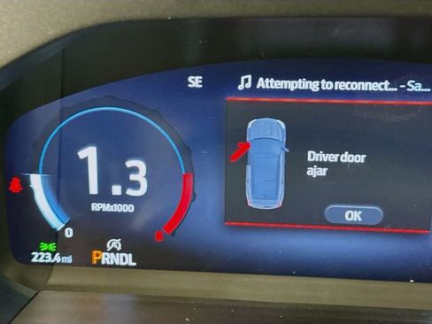 Used 2025 Ford Explorer Active w/ Active Comfort Package image 12