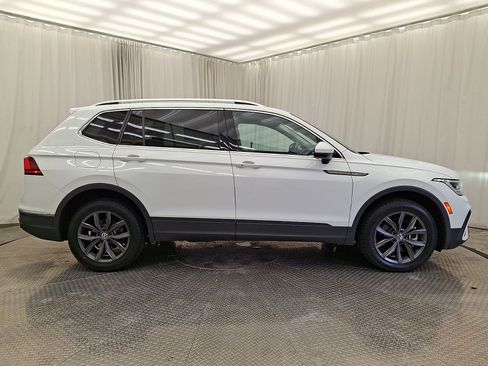 Used 2022 Volkswagen Tiguan SE AWD/4WD image 26
