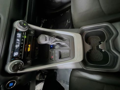 Used 2020 Toyota RAV4 XLE image 25
