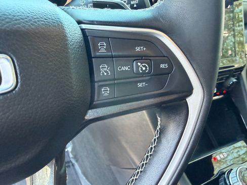Used 2022 Jeep Grand Cherokee Altitude RWD image 19