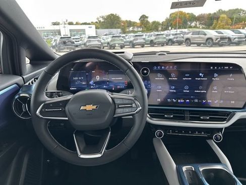 New 2026 Chevrolet Equinox EV LT image 27