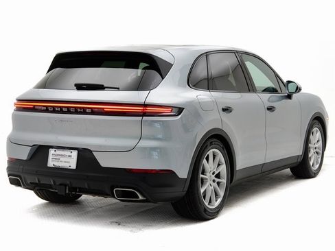 Used 2024 Porsche Cayenne image 30