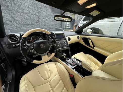 Used 2015 Nissan GT-R Premium AWD/4WD image 14