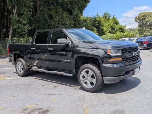 Used 2018 Chevrolet Silverado 1500 Custom w/ Custom Value Package RWD image 2