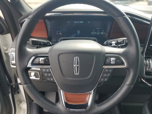 Used 2022 Lincoln Navigator Reserve AWD/4WD image 14