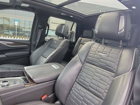 Used 2024 Cadillac Escalade Sport Platinum w/ LPO, ONYX Package image 26