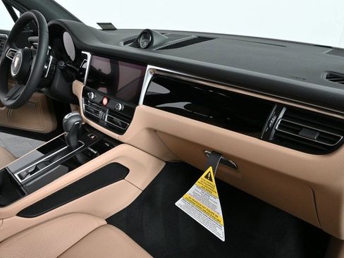 Certified 2025 Porsche Macan image 25