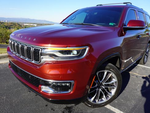 Used 2022 Jeep Wagoneer Series III w/ Premium Group I image 8