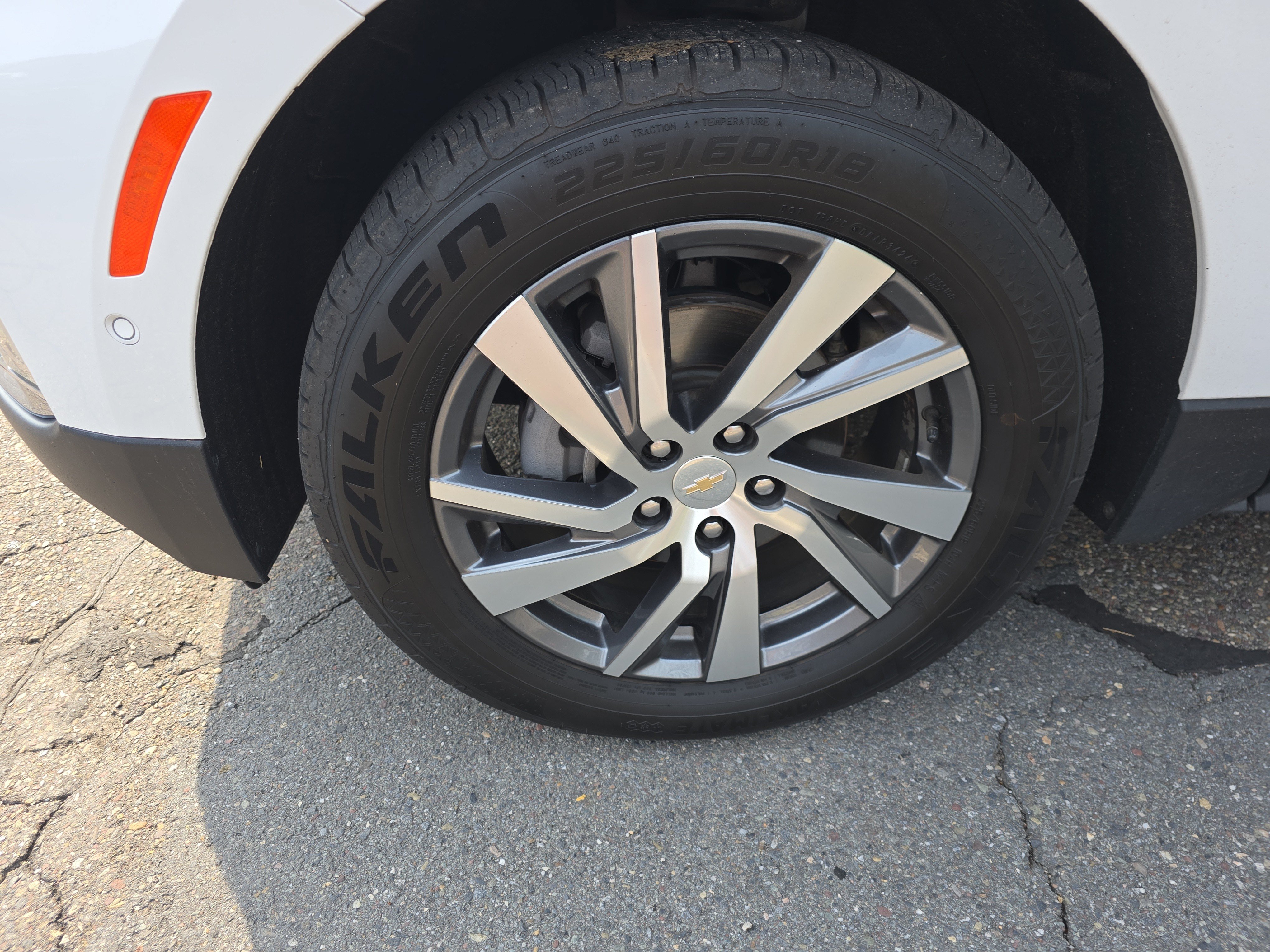 Used 2024 Chevrolet Equinox Premier AWD/4WD image 12
