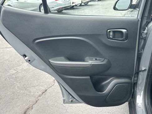 Used 2023 Hyundai Venue Limited FWD image 22