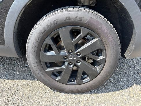 Used 2023 Kia Sorento S AWD/4WD image 5