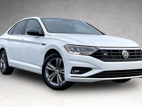 Used 2019 Volkswagen Jetta R-Line w/ R-Line Cold Weather Package FWD image 2