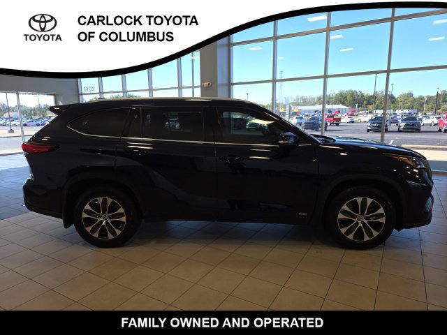 Used 2022 Toyota Highlander XLE AWD/4WD image 8