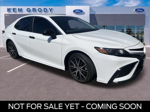 Used 2023 Toyota Camry SE FWD image 1