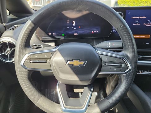 Used 2025 Chevrolet Equinox EV LT FWD image 18