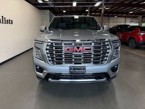 Used 2025 GMC Yukon Denali AWD/4WD image 8