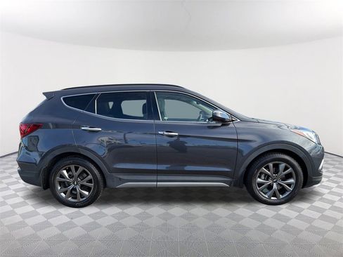 Used 2017 Hyundai Santa Fe Sport image 4