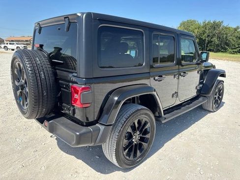 Used 2023 Jeep Wrangler Unlimited Sahara AWD/4WD image 7