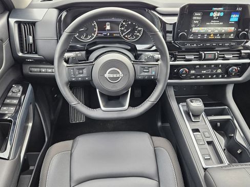 Used 2025 Nissan Pathfinder SL w/ SL Premium Package image 5