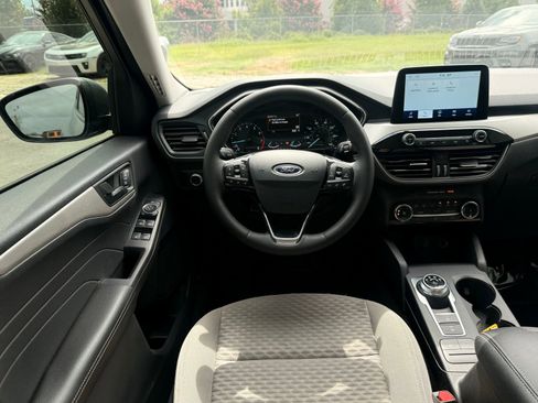 Used 2022 Ford Escape SE w/ Cold Weather Package image 26