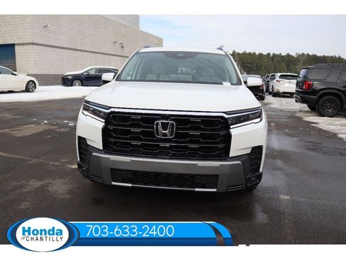 New 2026 Honda Pilot Touring image 2