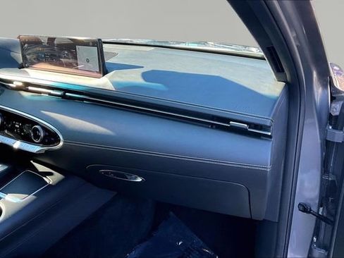 Used 2025 Genesis GV70 2.5T w/ Sport Prestige Package image 18