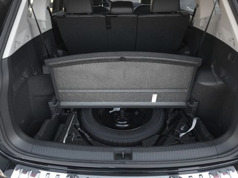 Used 2024 Volkswagen Tiguan Wolfsburg Edition image 37