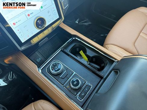 Used 2024 Ford Expedition Platinum image 26