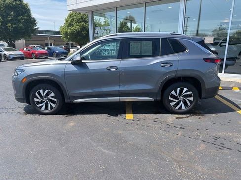 Used 2025 Volkswagen Tiguan S AWD/4WD image 3