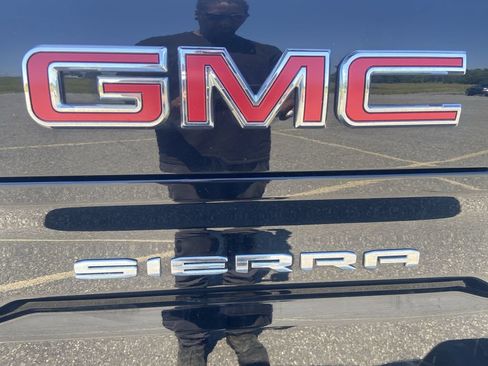 Certified 2019 GMC Sierra 1500 AT4 w/ Off Road Performance Package AWD/4WD image 32