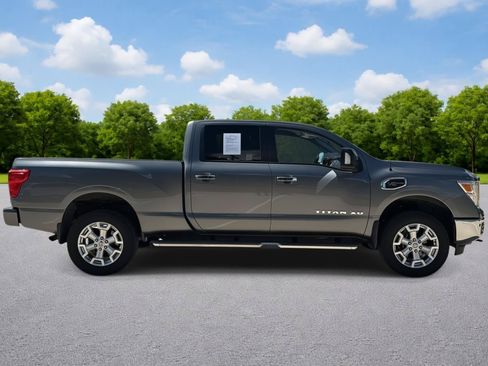 Used 2018 Nissan Titan SV w/ SV Convenience Package AWD/4WD image 8