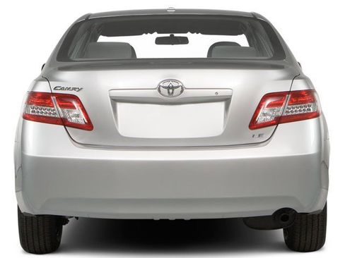 Used 2010 Toyota Camry LE image 5