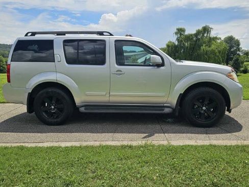 Used 2008 Nissan Pathfinder SE w/ Leather Pkg AWD/4WD image 3