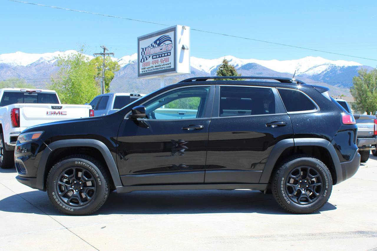 Used 2022 Jeep Cherokee Latitude w/ Sun & Sound Group AWD/4WD image 39