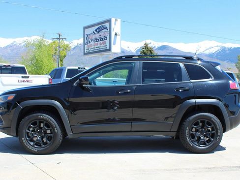 Used 2022 Jeep Cherokee Latitude w/ Sun & Sound Group AWD/4WD image 39
