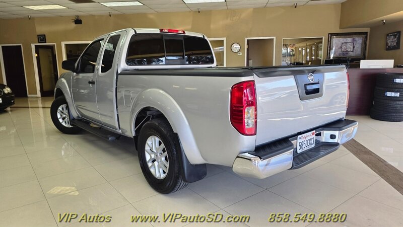 Used 2018 Nissan Frontier SV RWD image 3