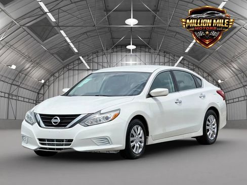 Used 2017 Nissan Altima 2.5 S w/ Power Driver Seat Package FWD image 5