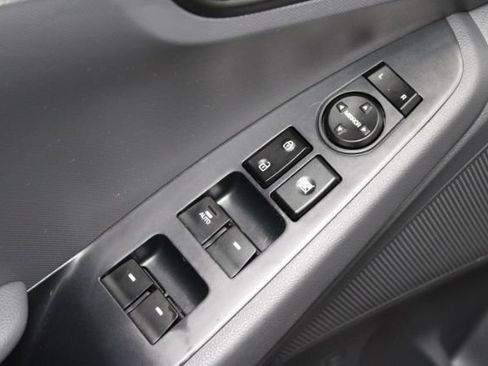 Used 2018 Hyundai Ioniq Plug-In Hybrid FWD image 12