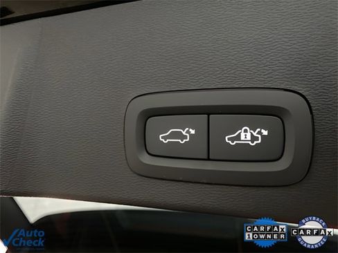 Used 2025 Volvo XC40 B5 Core image 11