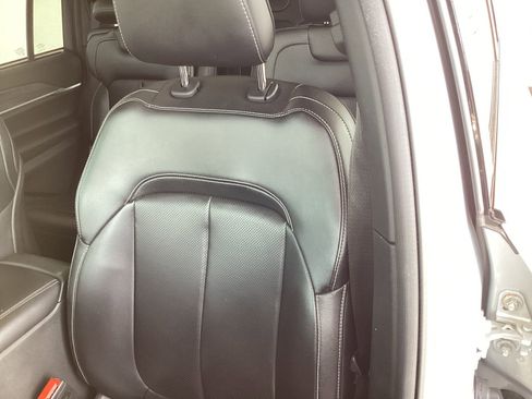 Used 2024 Jeep Grand Cherokee L Limited w/ Luxury Tech Group II image 12