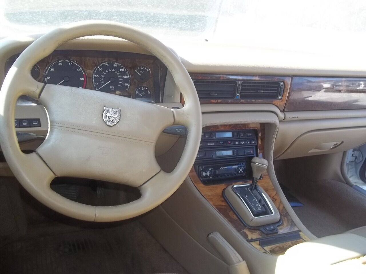 Used 1996 Jaguar XJ6 RWD image 10