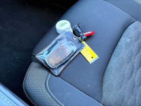 Used 2023 Nissan Pathfinder S image 13