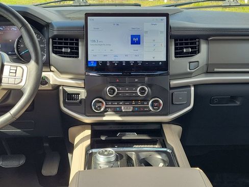 Used 2023 Ford Expedition XLT RWD image 32