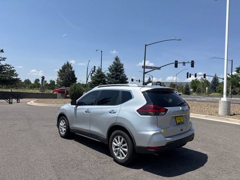 Used 2018 Nissan Rogue SV FWD image 5