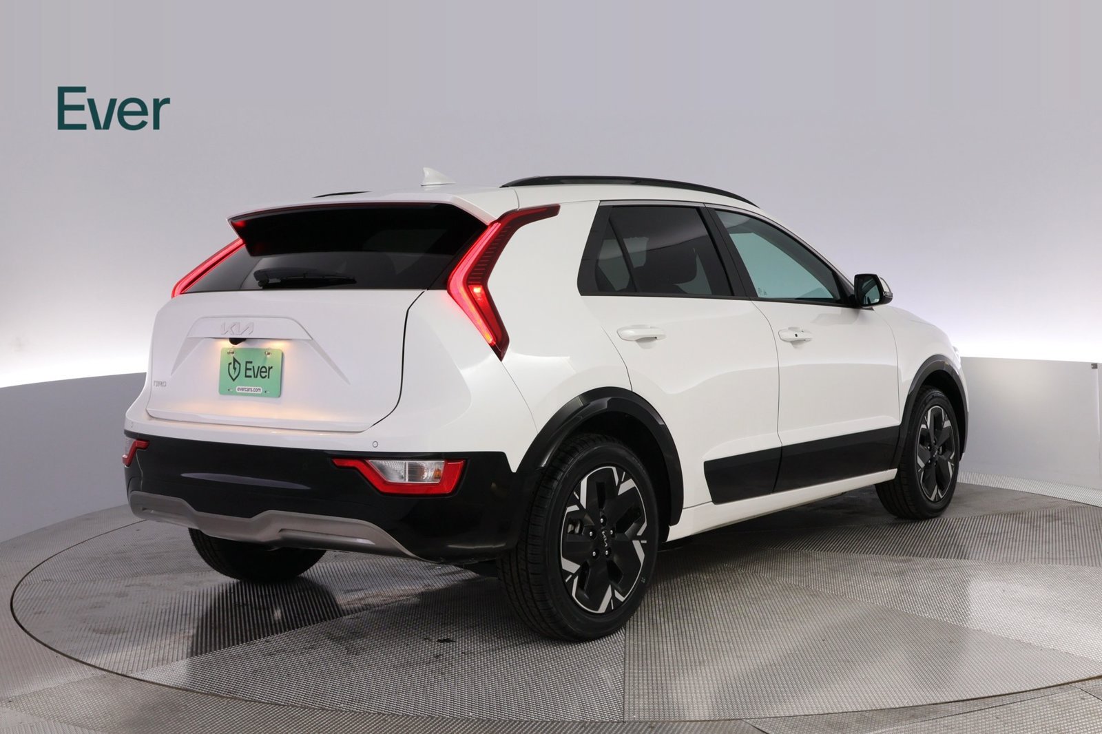 Used 2024 Kia Niro Wind w/ Wind Preserve Package FWD image 3