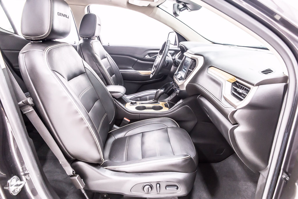 Used 2019 GMC Acadia Denali w/ Technology Package FWD image 30